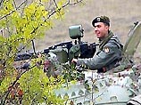 Несмотря на официальное перемирие, заключенное между вооруженными албанскими экстремистами и югославскими властями, военные продолжают опасаться вторжения боевиков на территорию Сербии