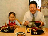 Японцы любят есть живое: им нравятся, как дергаются ужи и щупальца кальмара