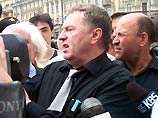 Жириновский предложил привезти Романцева в Россию под конвоем, а себя назначить тренером сборной Жириновский предложил привезти Романцева в Россию под конвоем, а себя назначить тренером сборной
