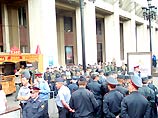 Задержаны хулиганы, разбившие плафоны на станции метро "Театральная"