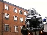 В Нижнем Новгороде сегодня днем два часа тушили здание архитектурно-строительного университета. Как сообщает корреспондент НТВ, из загоревшегося строения с помощью специальных подъемников пришлось эвакуировать 30 человек