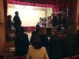 На процессе по делу Дмитрия Холодова сегодня суд допрашивает трех десантников, обвиняемых в убийстве военного корреспондента газеты "Московский Комсомолец" На процессе по делу Дмитрия Холодова сегодня суд допрашивает трех десантников, обвиняемых в убийстве военного корреспондента газеты "Московский Комсомолец"