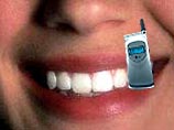 В зуб помещается самый маленький мобильный телефон