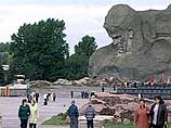 Борис Ельцин прибыл в Минск "сглаживать острые углы белорусско-российских отношений" Борис Ельцин прибыл в Минск "сглаживать острые углы белорусско-российских отношений"