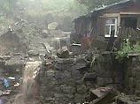В селе Аверьяновка в 10 км от города паводковые воды размывают берегозащитные земляные сооружения