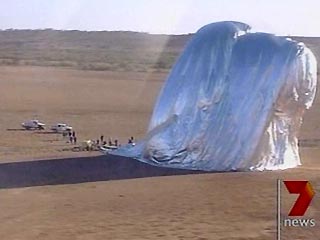 Путешественнику Стиву Фоссетту удалось приземлиться Путешественнику Стиву Фоссетту удалось приземлиться