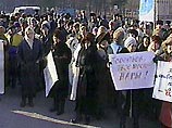 Более 200 жителей поселка Угловое - это пригород города Артем Приморского края - перекрыли федеральные автотрассы Владивосток-Хабаровск и Владивосток-Находка Более 200 жителей поселка Угловое - это пригород города Артем Приморского края - перекрыли федеральные автотрассы Владивосток-Хабаровск и Владивосток-Находка