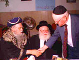 Главный сефардский раввин Израиля Элияга Бакши-Дорон (на снимке крайний слева)