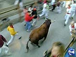 На празднике в Памплоне быки подняли на рога пятерых человек