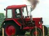 Автомашина "Волга" столкнулась с трактором