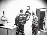 В один из офисов ворвались неизвестные, вооруженные укороченными автоматами и открыли стрельбу В один из офисов ворвались неизвестные, вооруженные укороченными автоматами и открыли стрельбу
