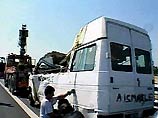 Большегрузный автомобиль столкнулся с микроавтобусом Большегрузный автомобиль столкнулся с микроавтобусом