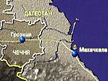 На 870-м километре федеральной автотрассы Ростов-Баку, в районе села Первомайское по неустановленным пока причинам столкнулись автобусы ПАЗ и "Икарус"