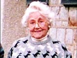 Подростка обвиняют в убийстве 90-летней вдовы Мейбл Лейшон в ее доме в Llanfair
