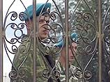 Группа офицеров из войсковой части, расположенной в поселке Ашукино Пушкинского района, подъехала к торговой палатке Группа офицеров из войсковой части, расположенной в поселке Ашукино Пушкинского района, подъехала к торговой палатке