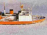 Ледокол начал высвобождать из ледового плена судно "Магдалена Ольдендорф"
