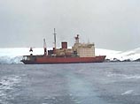 После того, как аргентинский ледокол "Алмиранте Иризар" пробил сковывавшие "Магдалену" льды, оба судна смогут теперь начать совместный путь к свободной воде