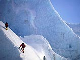 Альпинистка выжила после падения в 80-метровую пропасть