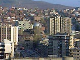 Богослужение, которое попытались сорвать экстремисты, являлось частью большой программы, в соответствии с которой сербские священнослужители собираются освятить пострадавшие храмы и монастыри в Косове Богослужение, которое попытались сорвать экстремисты, являлось частью большой программы, в соответствии с которой сербские священнослужители собираются освятить пострадавшие храмы и монастыри в Косове