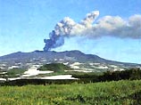 В пятницу над кратером вулкана Авачинский на Камчатке на высоту около 600 метров поднялся столб газа и пара