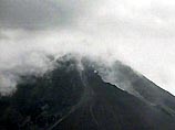 Вулкан высотой 3283 метра над уровнем моря находится в стадии извержения уже в течение года