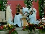 В рамках визита в Гватемалу Папа Римский Иоанн Павел II возвел в сан святых монаха-францисканца Педро де Сан Хосе Бетанкура.  В XVII веке он занимался активной миссионерской деятельностью в этой центрально-американской стране