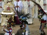 В торжественную церемонию канонизации были включены даже танцы ацтеков