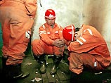 19 горняков оказались заперты под землей в результате пожара на шахте в Китае