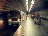 Правоохранительные органы Чехии по-прежнему бессильны в определении личности неизвестного русскоговорящего преступника, который в пятницу вечером зарезал полицейского и тяжело ранил пассажира пражского метро
