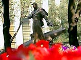 В Москве открыт памятник погибшему экипажу "Курска" В Москве открыт памятник погибшему экипажу "Курска"