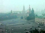 Нечетко видны башни Кремля