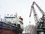 В Ленинградской области танкер с мазутом получил пробоину