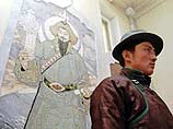 Чингисхан изображен на монгольских монетах, а его портрет висит в холле здания МИД