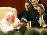 Этим летом, впервые за годы понтификата Иоанна Павла II, все его общие аудиенции проходят в Кастель Гондольфе, чтобы не утомлять 82-летнего Папу