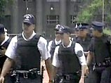 По данным полиции, дорожные грабители остановили грузовик с контейнером, высадили шофера и угнали машину По данным полиции, дорожные грабители остановили грузовик с контейнером, высадили шофера и угнали машину