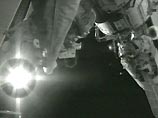 Два члена экипажа корабля "Индевор", пристыкованного к Международной космической станции, совершили во второй выход в открытый космос