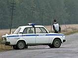 Злоумышленники стояли рядом с автомашиной ВАЗ-2106 светлого цвета с синими полосами на бортах и надписью ДПС