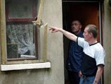 Житель католического квартала Белфаста подсчитывает убытки после столкновений с протестантами