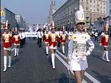 Утром на Смоленской площади начинался парад московского студенчества, приуроченный к Дню знаний