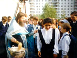 Алексий II посетил первую православную классическую гимназию "Радонеж"