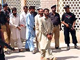 Шесть преступников, обвиняемых в групповом изнасиловании 18-летней девушки по кастовым законам мести, приговорены к смерти