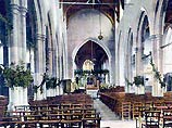 Одна из старейших британских церквей Rosslyn Chapel, расположенная неподалеку от Эдинбурга, принимает прошения на совершение богослужения через интернет