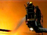 Пожар на траулере "Каскад-103" около берегов южного Сахалина продолжается, однако утечек нефтепродуктов допущено не было
