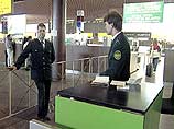 Таможенники аэропорта "Шереметьево-2" перестали принимать справки о конвертации сумм, превышающих 1500 долларов