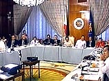 Сегодня в филиппинском сенате начались слушания по обвинению президента страны Джозефа Эстрады в коррупции. Перед началом заседания перед парламентом выступил Джокер Арройо, заявил следующее: Мы не можем позволить, чтобы нашим государством правил такой во