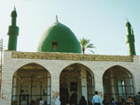 По преданию халиф Али Бен Аби Талиб поселился в скромном жилище, откуда управлял государством.  Здесь он жил до своей гибели от рук религиозного фанатика в 661 году