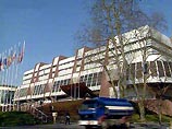 В телеграмме содержится просьба включить в повестку осенней сессии ПАСЕ "в качестве срочного и неотложного вопрос об угрозе демократии в России" В телеграмме содержится просьба включить в повестку осенней сессии ПАСЕ "в качестве срочного и неотложного вопрос об угрозе демократии в России"