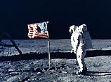 Астронавт Эдвин Олдрин с кулаками доказывал, что летал на Луну