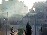 Израильские военные в воскресенье продолжили разрушать главное здание резиденции палестинского лидера в Рамаллахе