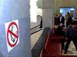 Сенаторам разрешено курить только в саду и вместе с журналистами